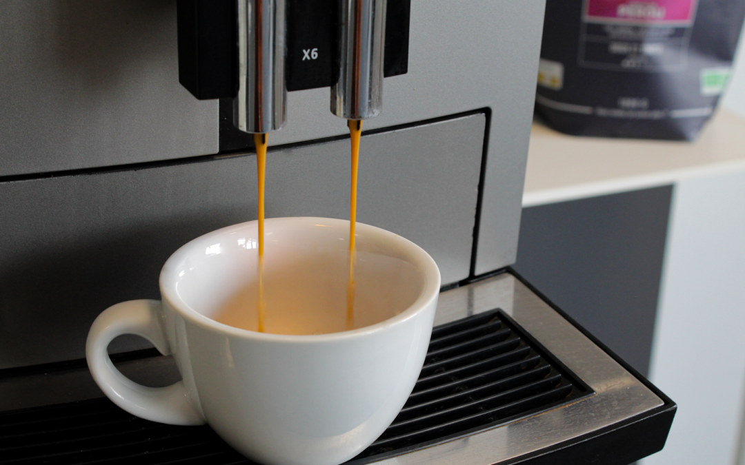 Cinq avantages d&rsquo;une machine à café en grain pour une entreprise